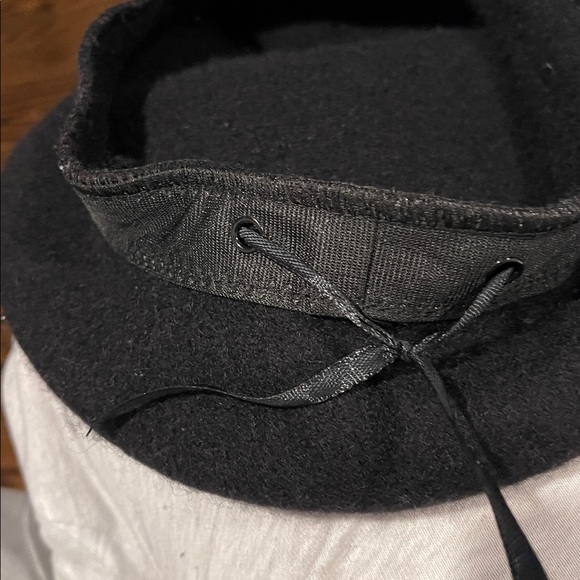Classic Black Wool Beret - Picture 6 of 10
